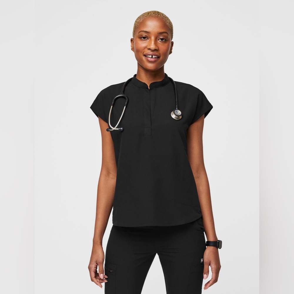 FIGS Rafaela Oversized scrub top - black small